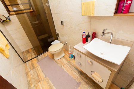 Casa à venda com 280m², 8 quartos e 5 vagasCASA 1: BANHEIRO 3