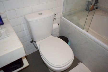 Casa à venda com 210m², 2 quartos e 1 vagaBanheiro da Suíte