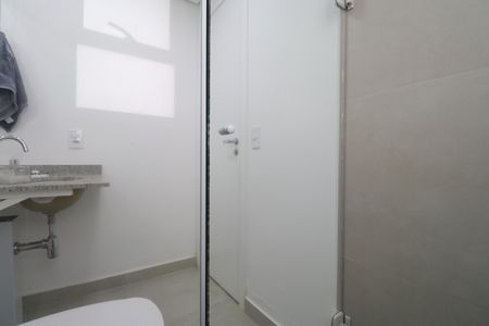 Apartamento à venda com 69m², 2 quartos e 2 vagasDetalhe do Banheiro da Suite