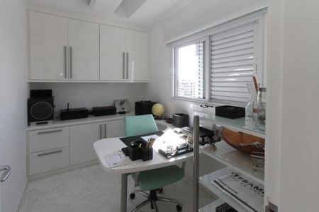 Apartamento à venda com 380m², 4 quartos e 6 vagasEscritório