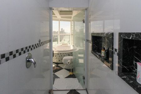 Apartamento à venda com 380m², 4 quartos e 6 vagasBanheiro da Suite 04