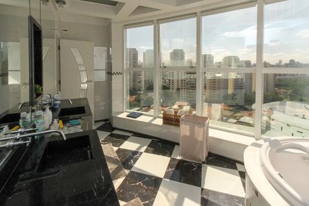 Apartamento à venda com 380m², 4 quartos e 6 vagasBanheiro da Suite 04