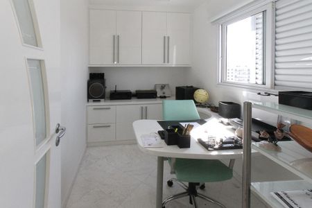 Apartamento à venda com 380m², 4 quartos e 6 vagasEscritório
