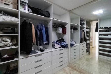 Casa à venda com 480m², 4 quartos e 3 vagasCloset da suíte master