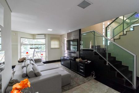 Casa à venda com 480m², 4 quartos e 3 vagasSala 1