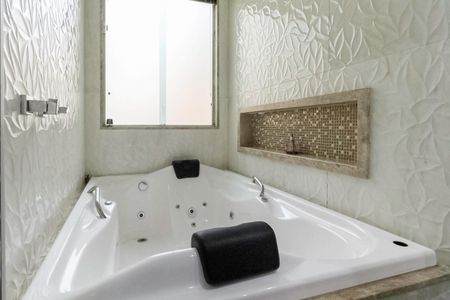 Casa à venda com 480m², 4 quartos e 3 vagasBanheiro da suíte master