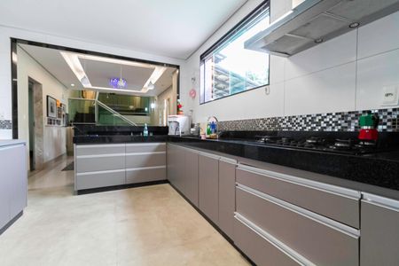 Casa à venda com 480m², 4 quartos e 3 vagasCozinha