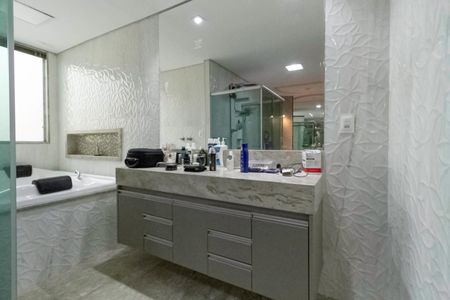 Casa à venda com 480m², 4 quartos e 3 vagasBanheiro da suíte master