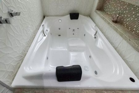 Casa à venda com 480m², 4 quartos e 3 vagasBanheiro da suíte master