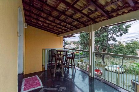 Casa à venda com 480m², 4 quartos e 3 vagasVaranda