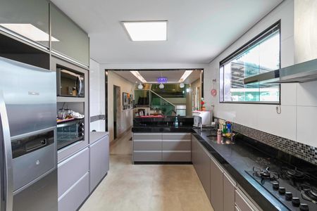 Casa à venda com 480m², 4 quartos e 3 vagasCozinha