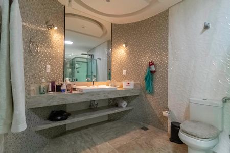 Casa à venda com 480m², 4 quartos e 3 vagasBanheiro da suíte master