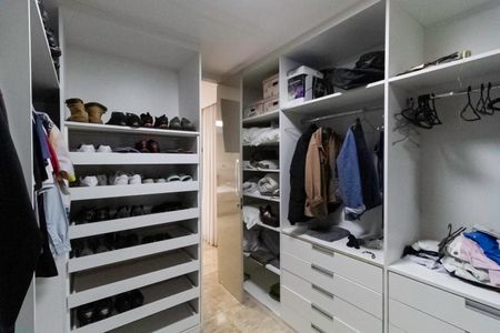 Casa à venda com 480m², 4 quartos e 3 vagasCloset da suíte master