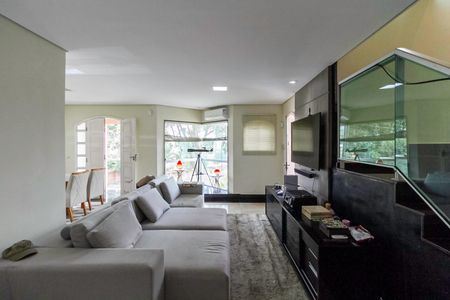 Casa à venda com 480m², 4 quartos e 3 vagasSala 1