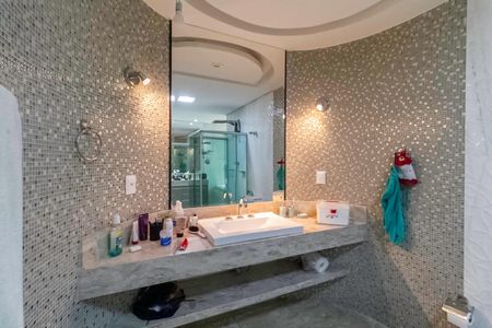 Casa à venda com 480m², 4 quartos e 3 vagasBanheiro da suíte master