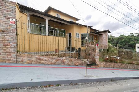 Casa à venda com 480m², 4 quartos e 3 vagasFachada