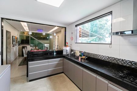 Casa à venda com 480m², 4 quartos e 3 vagasCozinha