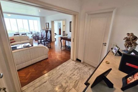 Apartamento à venda com 251m², 4 quartos e 1 vaga