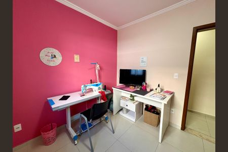 Casa à venda com 259m², 6 quartos e 2 vagasQuarto 2