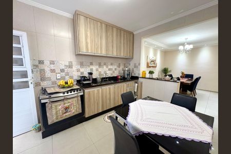 Casa à venda com 259m², 6 quartos e 2 vagasCozinha