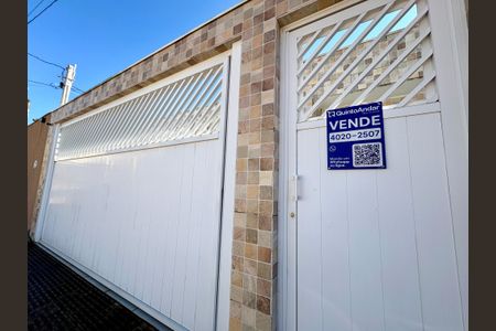 Casa à venda com 259m², 6 quartos e 2 vagasFachada + Placa