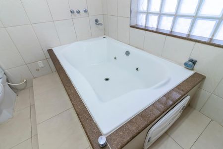 Casa à venda com 460m², 3 quartos e 6 vagasBanheiro da Suíte