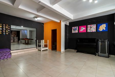 Casa à venda com 460m², 3 quartos e 6 vagasÁrea comum - Salão de festas