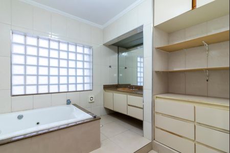 Casa à venda com 460m², 3 quartos e 6 vagasBanheiro da Suíte