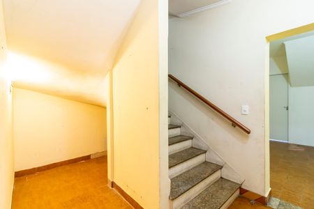 Casa à venda com 460m², 3 quartos e 6 vagasEscada