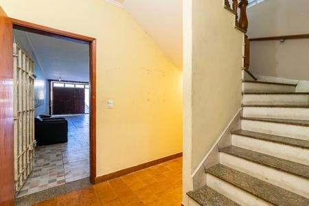 Casa à venda com 460m², 3 quartos e 6 vagasEscada