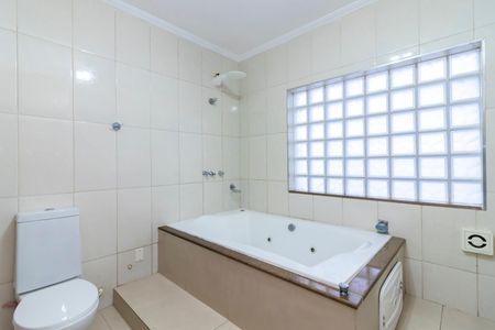 Casa à venda com 460m², 3 quartos e 6 vagasBanheiro da Suíte