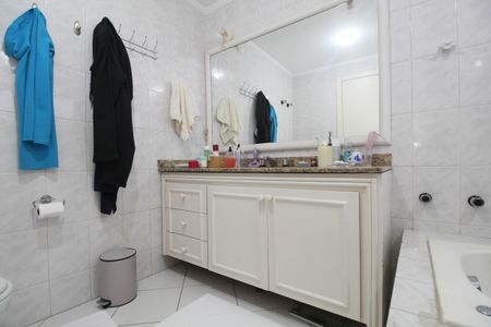 Apartamento à venda com 130m², 3 quartos e 4 vagasBanheiro 2