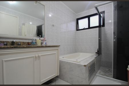 Apartamento à venda com 130m², 3 quartos e 4 vagasBanheiro 2