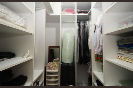 Apartamento à venda com 130m², 3 quartos e 4 vagasCloset da suíte 1