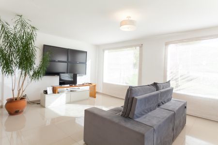 Casa de condomínio à venda com 295m², 2 quartos e 4 vagas Casa de condomínio à venda com 295m², 2 quartos e 4 vagasSala