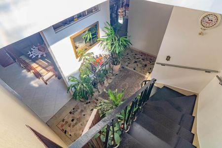 Casa à venda com 550m², 3 quartos e 4 vagasEscada