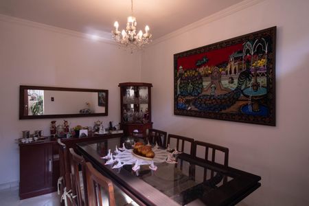 Casa à venda com 550m², 3 quartos e 4 vagasSala