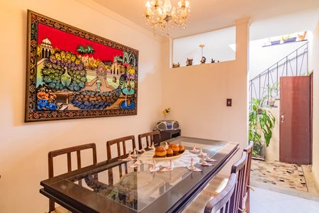 Casa à venda com 550m², 3 quartos e 4 vagasSala