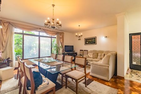 Casa à venda com 550m², 3 quartos e 4 vagasSala