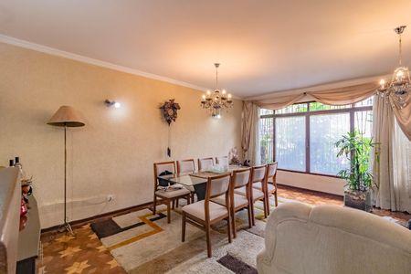 Casa à venda com 550m², 3 quartos e 4 vagasSala