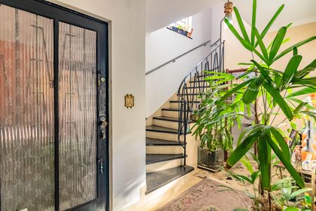 Casa à venda com 550m², 3 quartos e 4 vagasEscada