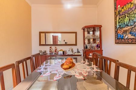 Casa à venda com 550m², 3 quartos e 4 vagasSala