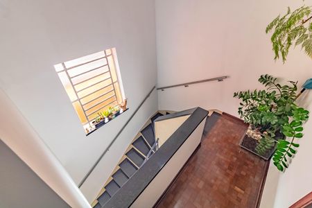 Casa à venda com 550m², 3 quartos e 4 vagasEscada