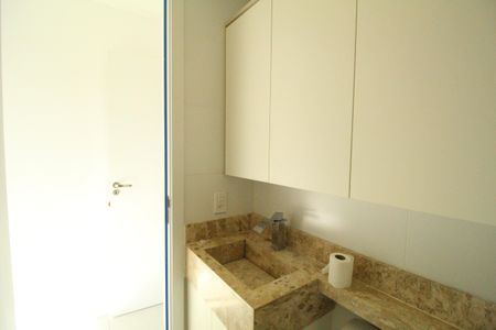 Apartamento à venda com 114m², 2 quartos e 1 vagaBanheiro da Suíte  2