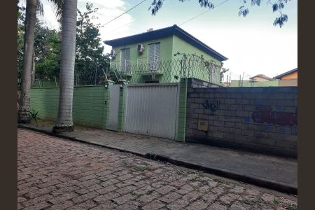 Casa à venda com 259m², 3 quartos e 4 vagas Casa à venda com 259m², 3 quartos e 4 vagasFachada