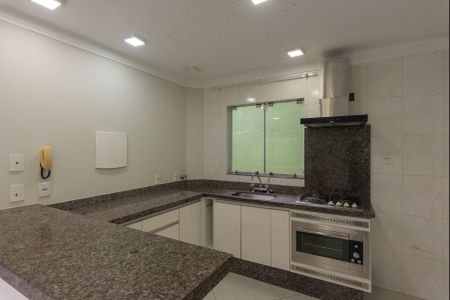 Casa à venda com 259m², 3 quartos e 4 vagas Casa à venda com 259m², 3 quartos e 4 vagasCozinha