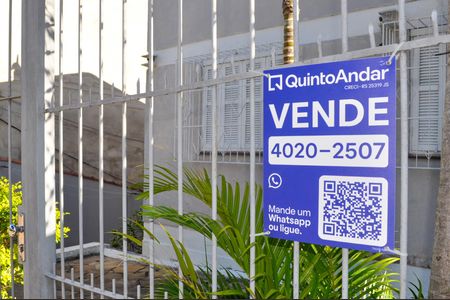 Casa de condomínio à venda com 230m², 3 quartos e 2 vagas Casa de condomínio à venda com 230m², 3 quartos e 2 vagasPlaquinha