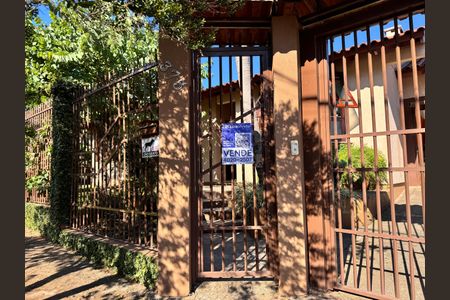 Casa à venda com 159m², 3 quartos e 2 vagasFachada