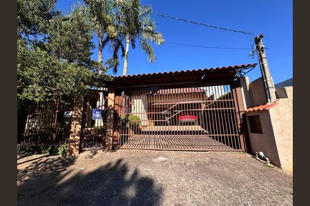Casa à venda com 159m², 3 quartos e 2 vagasFachada