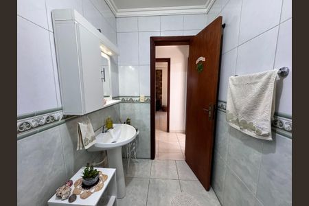 Casa à venda com 159m², 3 quartos e 2 vagasBanheiro